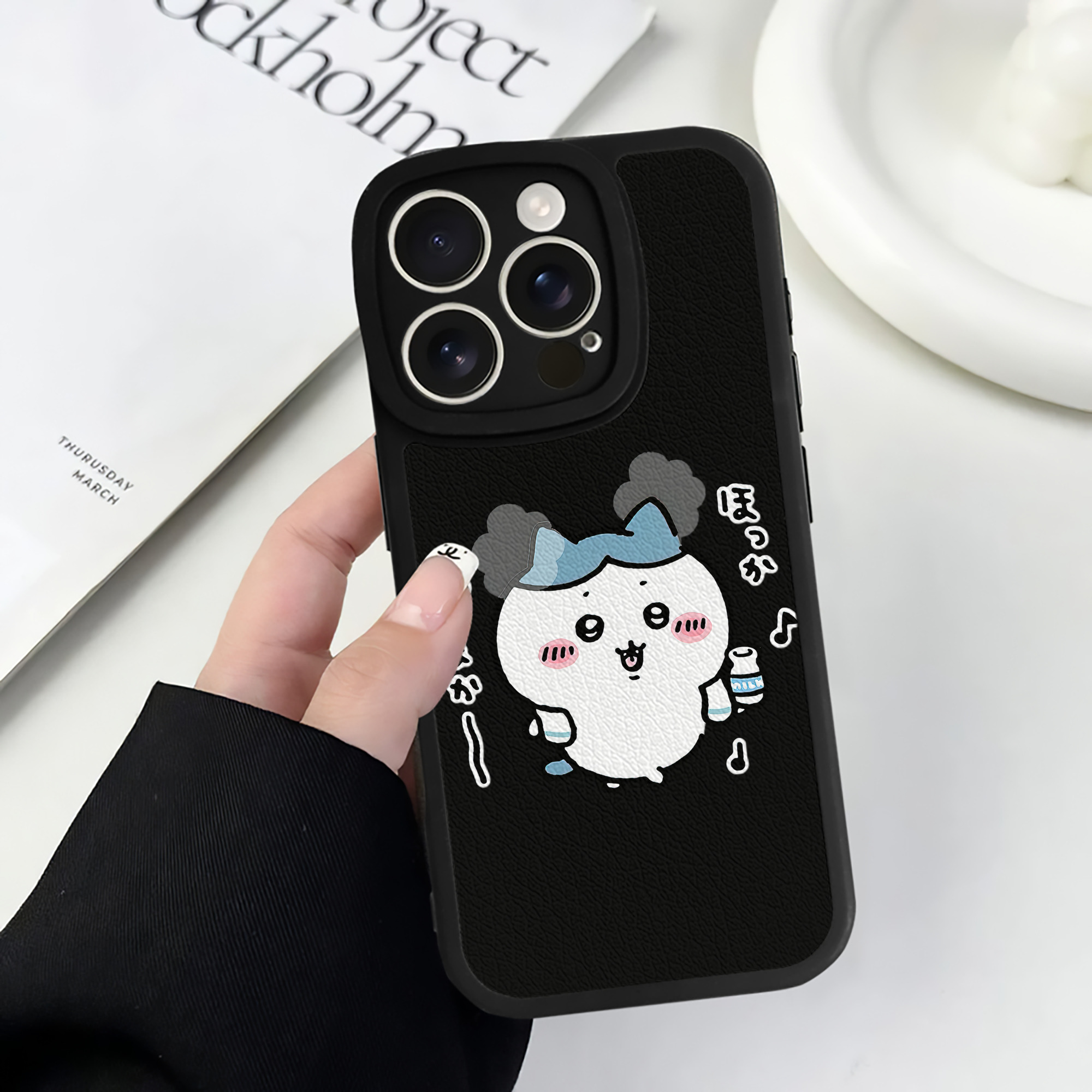 （画像用） ちいかわ ハチワレ Chii-kawa hachiware 【iPhone 16シリーズ対応】シリコンスマホケース（レザー調） 材質：シリコン